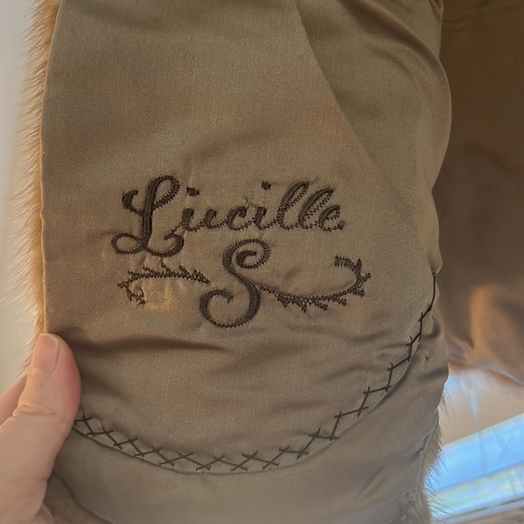 Fur shawl authentic Harold Ray furs Worcester lined - Picture 5 of 6